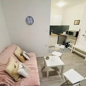  Appartement Confortable - Montmartre - Republique - Anvers - 2 Pers France